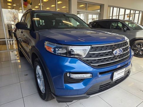 Used 2023 Ford Explorer XLT w/ Equipment Group 202A image 3