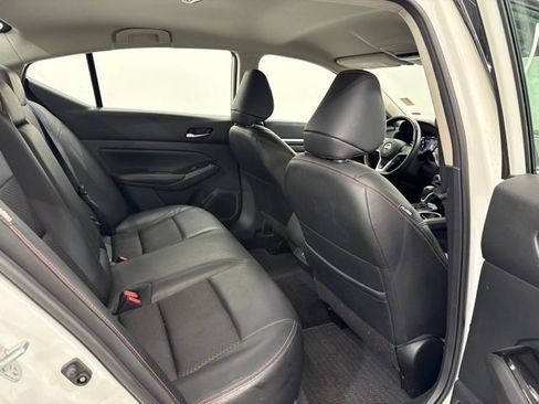 Used 2024 Nissan Altima 2.5 SR FWD image 11