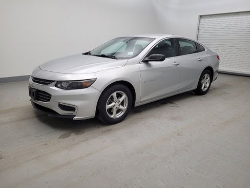 Used 2018 Chevrolet Malibu LS image 2
