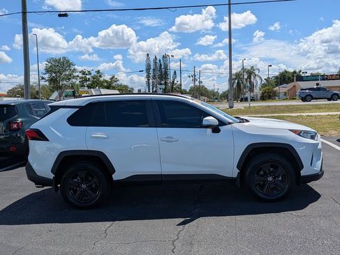 Used 2019 Toyota RAV4 XLE FWD image 9