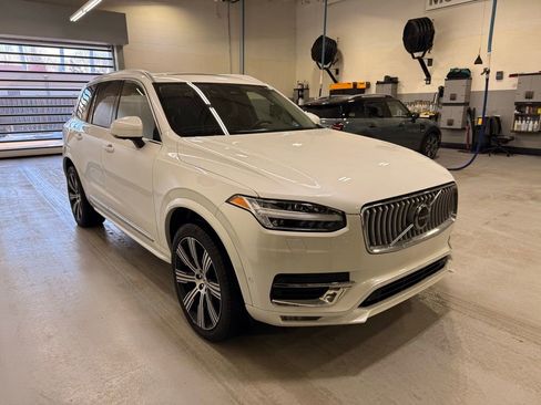 Used 2024 Volvo XC90 B5 Plus w/ Protection Package Premier image 7