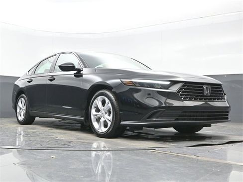 Certified 2025 Honda Accord LX image 27