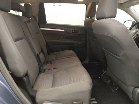 Used 2018 Toyota Highlander LE image 19