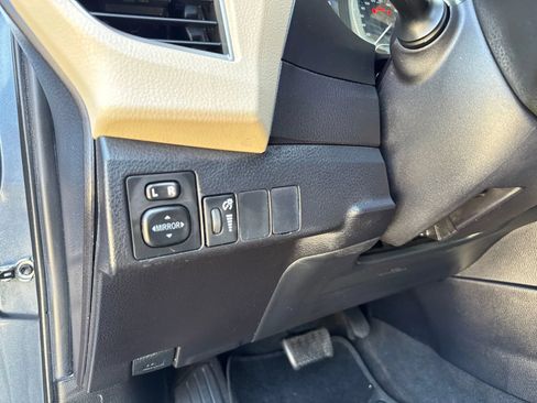 Used 2015 Toyota Corolla LE FWD image 70