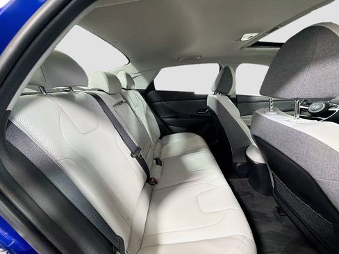 Used 2023 Hyundai Elantra Limited w/ Preferred Accessory Package FWD image 29