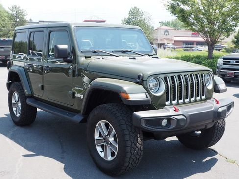 Used 2022 Jeep Wrangler Unlimited Sahara w/ LED Lighting Group AWD/4WD image 3