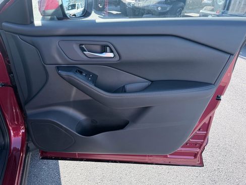 Used 2025 Nissan Rogue SV image 28