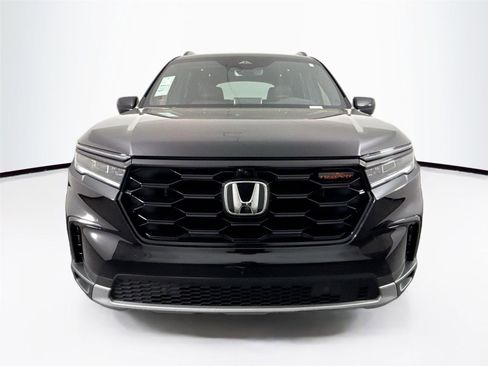 Used 2025 Honda Pilot TrailSport image 8