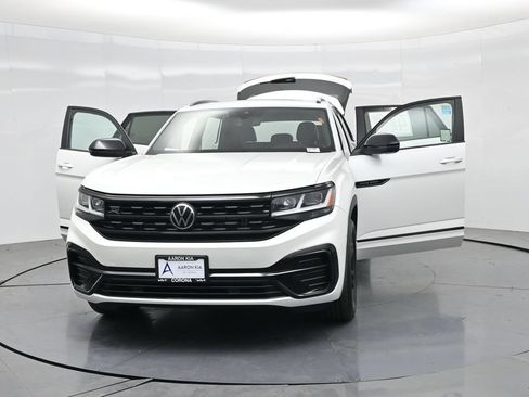 Used 2023 Volkswagen Atlas Cross Sport SEL R-Line AWD/4WD image 40