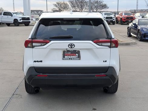 Used 2022 Toyota RAV4 LE image 7