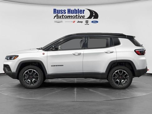 Used 2025 Jeep Compass Trailhawk w/ Trailhawk Elite Group AWD/4WD image 5