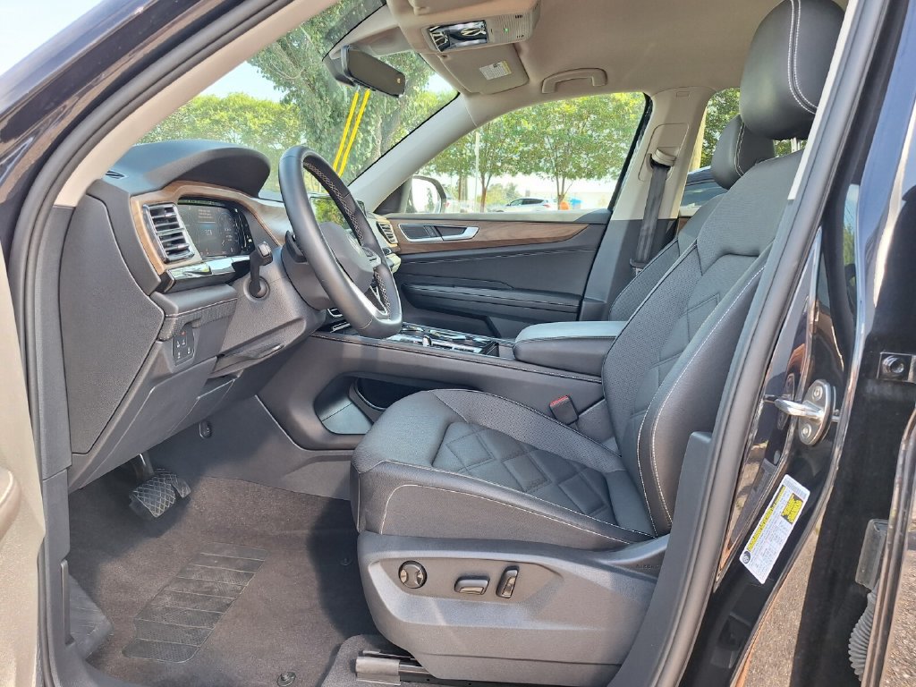 Used 2026 Volkswagen Atlas SE FWD image 9
