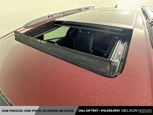 Used 2022 Chrysler Pacifica Limited w/ Uconnect Theater Family Group image 23