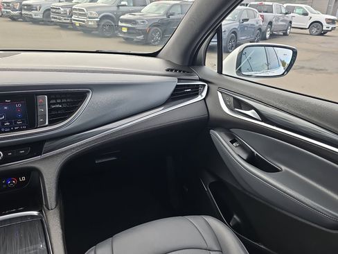 Used 2024 Buick Enclave Premium image 23