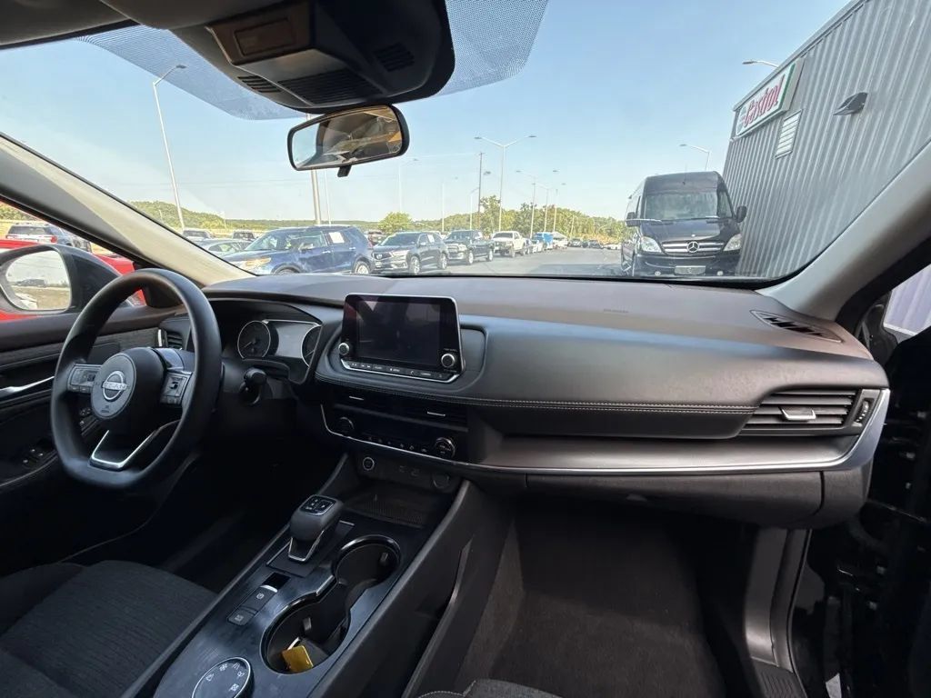 Used 2023 Nissan Rogue SV AWD/4WD image 13