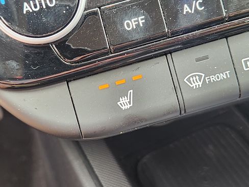 Used 2025 Hyundai Elantra SEL FWD image 14