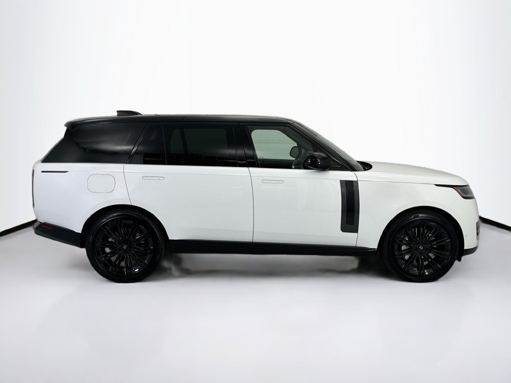 New 2027 Land Rover Range Rover Long Wheelbase SE AWD/4WD image 4