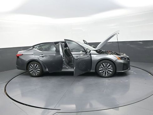 Used 2024 Nissan Altima 2.5 SV image 29