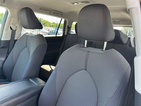 Used 2024 Toyota Highlander LE AWD/4WD image 18