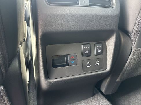 Certified 2025 Nissan Rogue Platinum w/ Platinum Premium Package AWD/4WD image 18