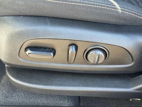 Used 2021 Chevrolet Equinox LT image 25