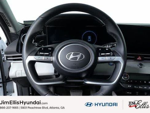 New 2025 Hyundai Elantra Limited image 11