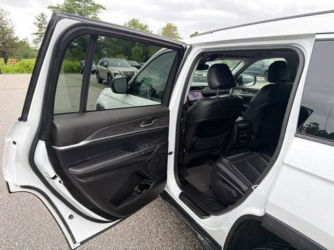 Used 2024 Jeep Grand Cherokee L Limited AWD/4WD image 17
