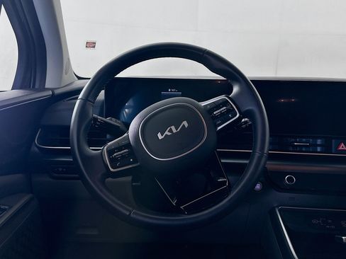 Used 2026 Kia Carnival FWD image 18