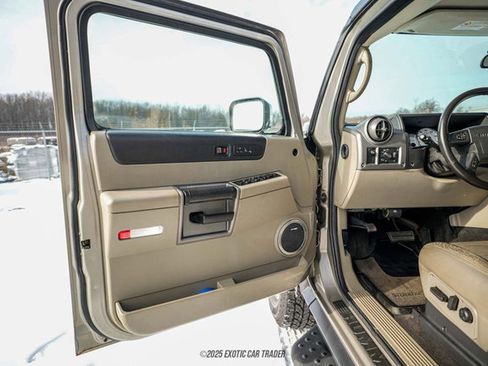 Used 2003 HUMMER H2 w/ Preferred Equipment Group image 46