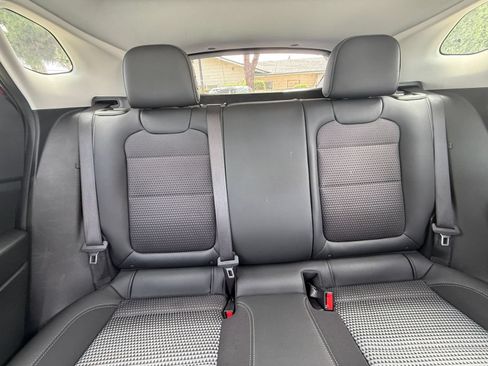 Used 2025 Chevrolet Trax LT w/ LT Convenience Package FWD image 30
