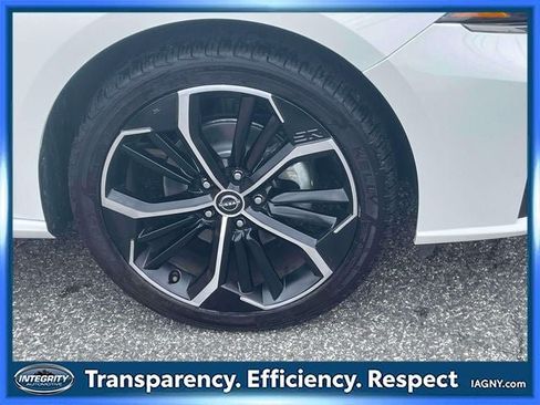 Used 2023 Nissan Altima 2.5 SR FWD image 9