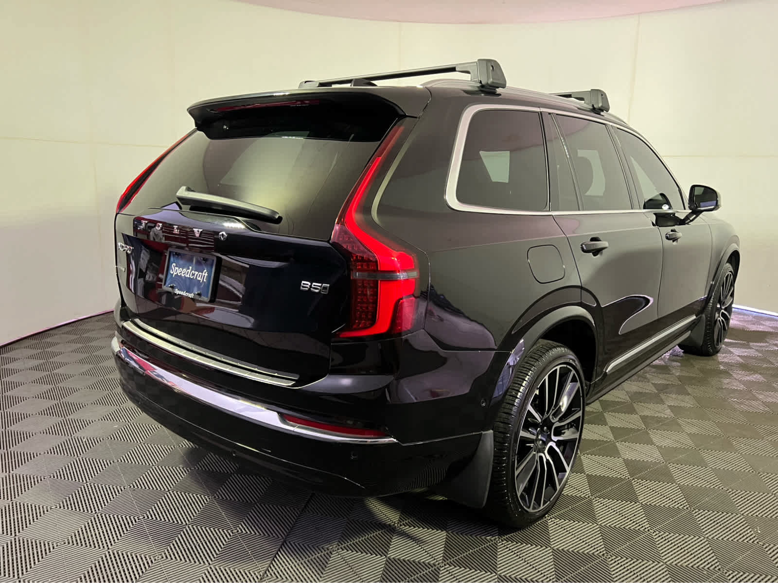 Used 2025 Volvo XC90 B5 Plus w/ Protection Package Premier AWD/4WD image 7