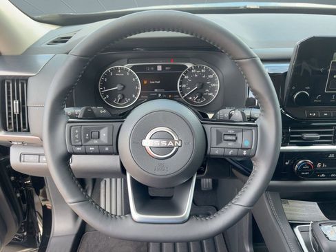 New 2025 Nissan Pathfinder SL image 17