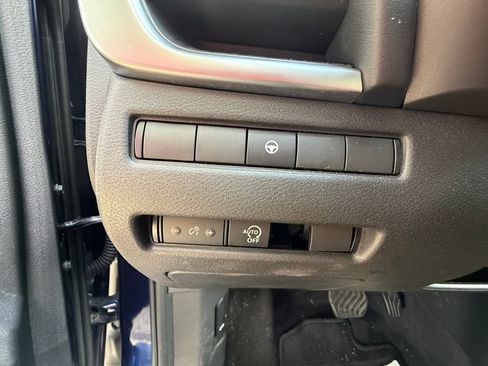 Used 2025 Nissan Rogue SV AWD/4WD image 19