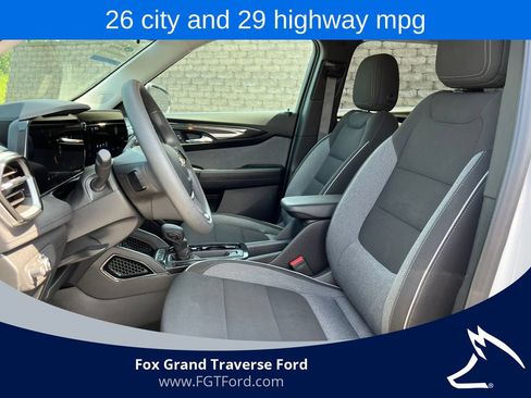 Used 2025 Chevrolet TrailBlazer LT AWD/4WD image 4