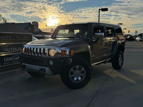Used 2008 HUMMER H3 Luxury AWD/4WD image 2