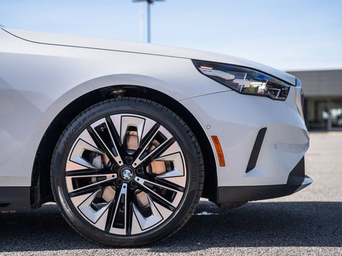 Used 2024 BMW 530i w/ Executive Package RWD image 9