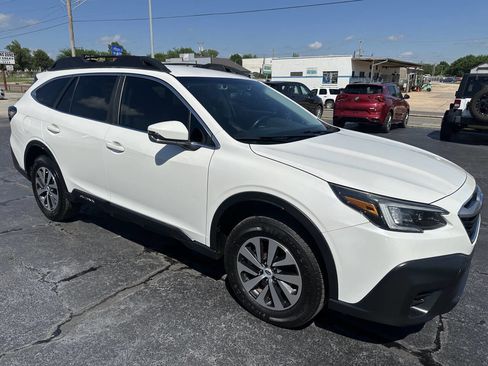 Used 2020 Subaru Outback Premium image 6