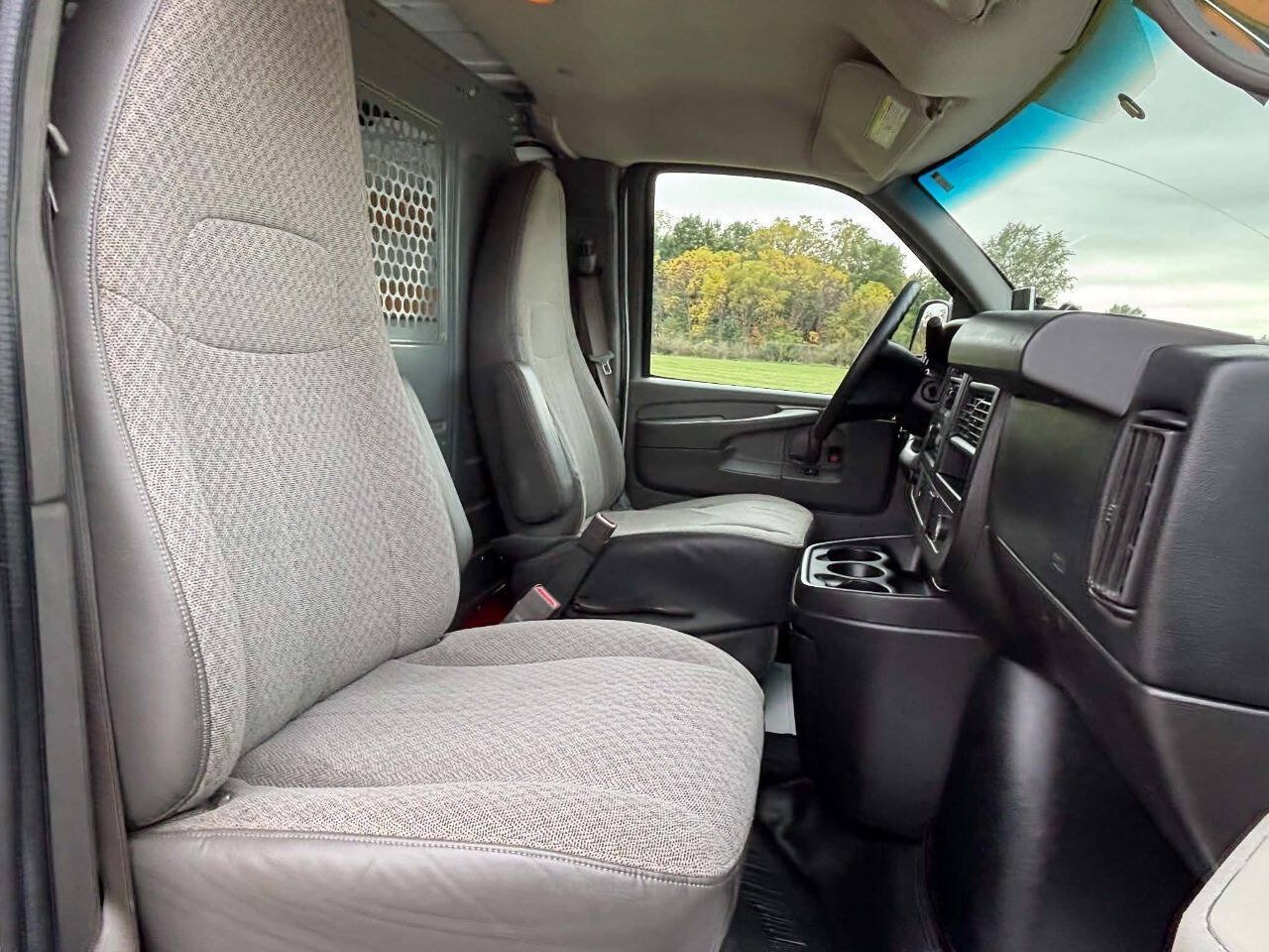 Used 2015 GMC Savana 2500 RWD image 11