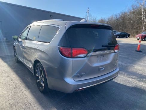 Used 2017 Chrysler Pacifica Limited image 9