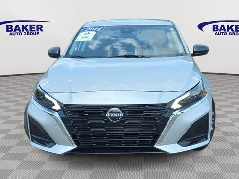 Used 2024 Nissan Altima 2.5 SV FWD image 2