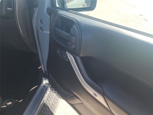 Used 2015 Jeep Wrangler Unlimited Sahara w/ Connectivity Group image 29