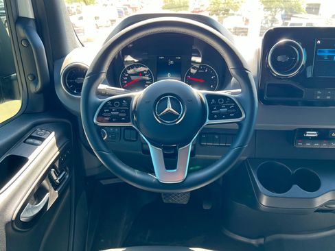 Used 2022 Mercedes-Benz Sprinter 2500 image 12