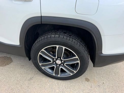 Used 2021 GMC Acadia SLT w/ Preferred Package FWD image 7