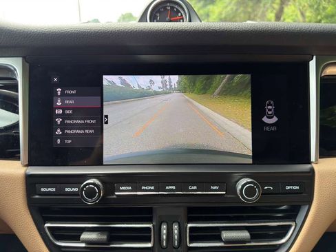 Certified 2021 Porsche Macan AWD/4WD image 19