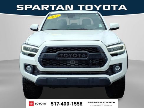 Used 2022 Toyota Tacoma TRD Off-Road AWD/4WD image 3
