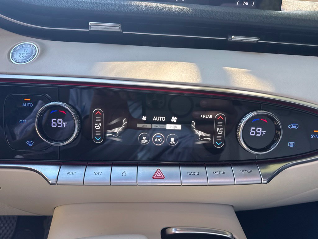Used 2023 Genesis Electrified GV70 AWD/4WD image 18