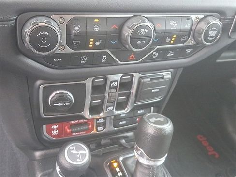 Used 2024 Jeep Wrangler Rubicon w/ Technology Group image 15