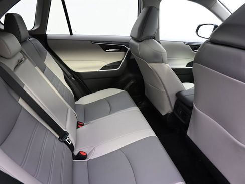 Used 2023 Toyota RAV4 XLE Premium image 18