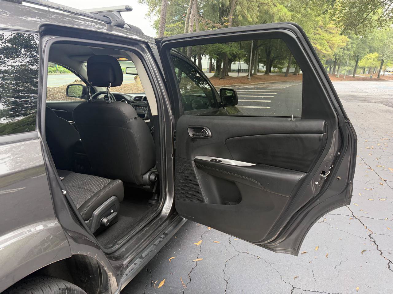Used 2020 Dodge Journey SE w/ Blacktop Package FWD image 14